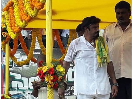 కోడెల అంతిమయాత్రలో బాలకృష్ణ.. తీవ్ర భావోద్వేగంతో దుఃఖం ఆపుకోలేక!