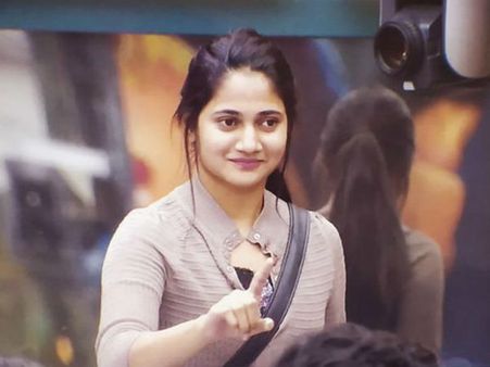 నిన్ను ఇలాగే పెంచానా?: కూతురు ప్రేమాయణంపై బిగ్‍‌బాస్ షోలో తండ్రి రచ్చ రచ్చ!