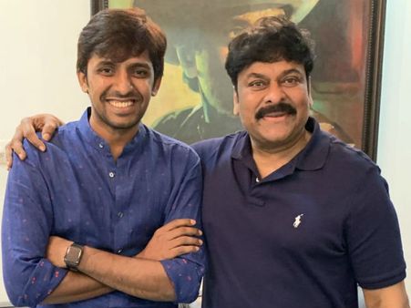 చిరంజీవిని పొగడకుంటే ఇండస్ట్రీలో ఉండలేరా: కమెడియన్‌ను ప్రశ్నించిన ఐఏఎస్