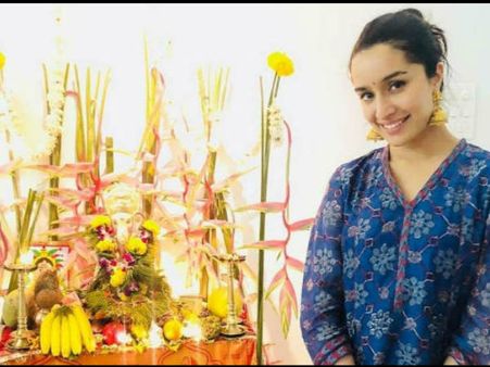 గణేష్ చతుర్థి వేడుకల్లో సినీ తారలు, ఈ సారి కూడా అదే ఉత్సాహంతో...