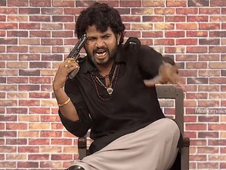 నాగబాబుని భయపెట్టిన హైపర్ ఆది.. రోజాకు గురి.. తట్టుకోలేక సాయం చేసిన అనసూయ