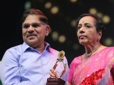 అరవింద్, సురేష్‌బాబు నా బిడ్డల్లాంటి వాళ్లు.. సంతోషం అవార్డుల ఫంక్షన్‌లో జమున ఎమోషనల్