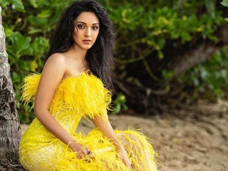 కియారా అద్వానీ డ్రెస్ హాట్ టాపిక్... ట్రోలింగ్ చేస్తున్న ఫ్యాన్స్!