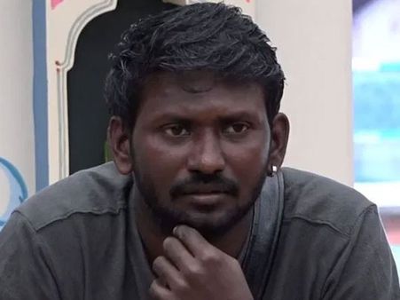 డ్రాయర్లు ఉతకాలా? బూట్లు తుడవాలా? గతిలేక రాలేదని మహేష్ ఫైర్