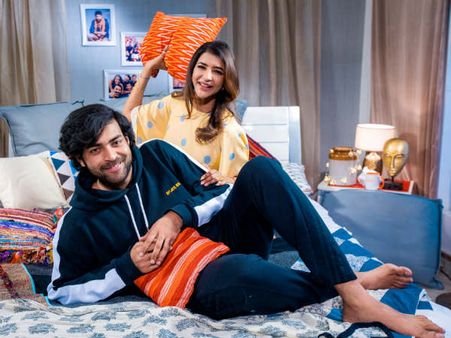 నైట్ డ్రస్‌లో రమ్మన్నాను.. అక్కడ అలాంటివి కామన్.. హాట్ హాట్‌గా మంచు లక్ష్మీ