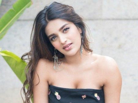 నిధి అగర్వాల్ జిమ్ వర్కవుట్స్.. అలా లేపేసి దిమాక్ ఖరాబ్ చేసింది.. వైరల్ వీడియో