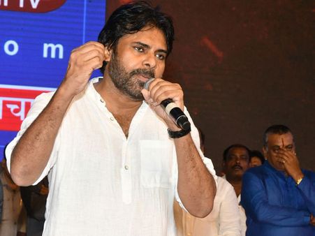 ఎంత మంది కొత్తవాళ్లు వచ్చినా.. చిరంజీవిని కొట్టేయ్యలేరు.. పవన్ కల్యాణ్ ఎమోషనల్