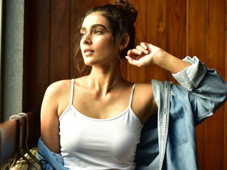 ఆ పాత్రలకు కూడా సిద్దమే.. నా భర్త ఫుల్ సపోర్ట్: దేవదాస్ భామ యమా హాట్