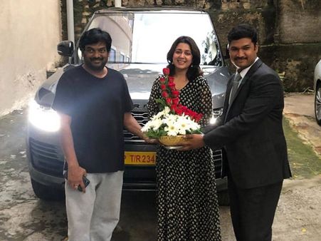 పూరి, ఛార్మి ఒకరికొకరు.. ఇస్మార్ట్‌గా ఖరీదైన కార్లతో! ఇదీ అసలు విషయం