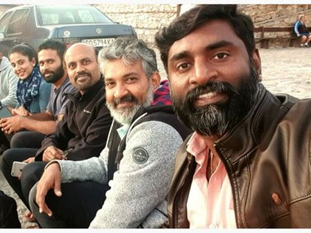 RRR: వైరల్ అవుతున్న రాజమౌళి, టీమ్ బల్గేరియా సెల్పీ