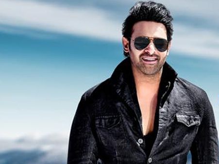 బ్యాడ్ రివ్యూలు ‘సాహో’ జోరు ఆపలేక పోయాయి... బాలీవుడ్‌కి మరో సల్మాన్ దొరికాడా?