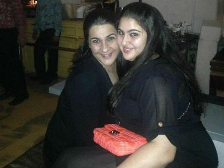 డ్రమ్ములా ఉండేది... సెక్సీగా మారి ఇండస్ట్రీ నోరెల్లబెట్టేలా చేసిన సారా అలీ ఖాన్!