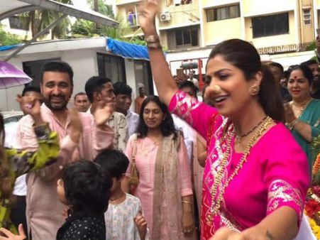 వినాయక నిమజ్జనం హీరోయిన్ చిందులు.. వైరల్ వీడియో