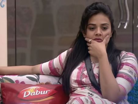 శ్రీముఖికి బిగ్‌బాస్ షాక్.. అత్యుత్సాహానికి గట్టి దెబ్బే తగిలిందిగా!