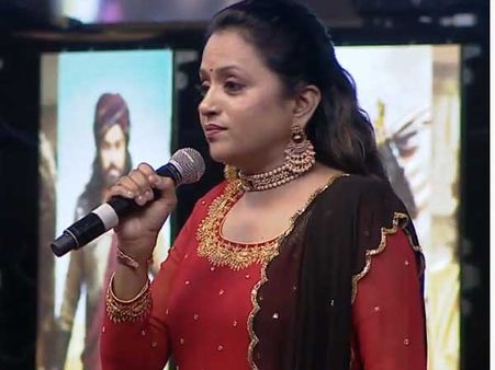 ఇండియన్ సినిమాలోనే సరికొత్త పేజీకి శ్రీకారం.. సైరాలో ఎవరెవరు ఏయే పాత్రలో అంటూ యాంకర్ సుమ