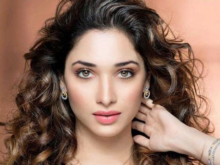 తమన్నా కెరీర్‌లోనే ఫస్ట్ టైమ్ ఇలా! నిమిషం కూడా ఆలోచించకుండా డిసీజన్..