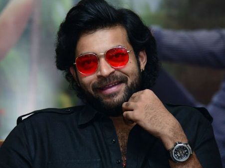 చిరంజీవి బయోపిక్‌పై ఆ డైరెక్టర్ కసరత్తు.. ఆ హీరో నటించకపోతే నేను చేస్తా.. వరుణ్ తేజ్