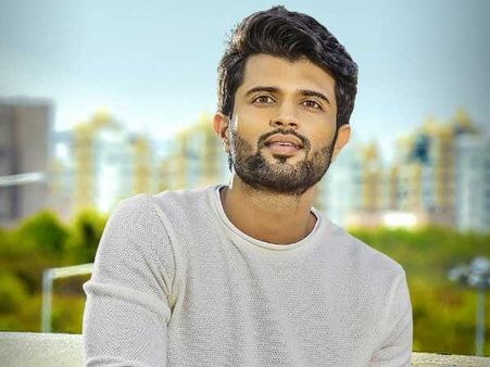 వరల్డ్ ఫేమస్ లవర్ విజయ్ దేవరకొండ.. వావ్! యమ క్రేజీ టైటిల్ ఫిక్స్