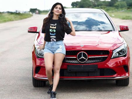 ఇస్మార్ట్ పిల్ల లగ్జరీ కారు.. స్టార్ హీరోయిన్స్ రేంజ్‌లో ఏకంగా!