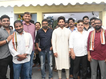 మైత్రి నిర్మాతల వద్ద సుకుమార్ డిమాండ్.. పైకంపై పంథా మార్చేస్తూ! బన్నీ సినిమాకు భలే స్కెచ్..