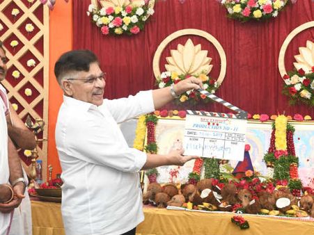 అల్లు అరవింద్ కొట్టేశాడు.. బన్నీ దూకేశాడు.. సుక్కు క్రియేటివిటీ మొదలైంది