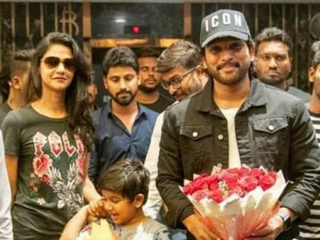 సైరా కోసం బన్నీ.. ఏఎంబీలో ఫ్యామిలీతో ప్రత్యక్షం