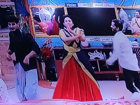 ఖతర్నాక్ స్టెప్పులతో సినిమా చూపించిన శ్రీముఖి.. బిగ్‌బాస్‌లో సుమ, బాబా మాస్కర్ లొల్లి లొల్లి