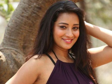 నేను మీకు నచ్చక పోయిన పర్లేదంటూ.. బిగ్‌బాస్ భామ హాట్ ఎక్స్‌పోజింగ్