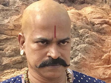 ఆ నటుడి వయసుపై అదిరిపోయే కౌంటర్ వేసిన దర్శకుడు, కమెడియన్