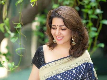 కన్నీళ్లు ఆగడం లేదు.. వెనక్కి తిరిగి చూసుకుంటే..! ఛార్మి ఎమోషనల్ కామెంట్