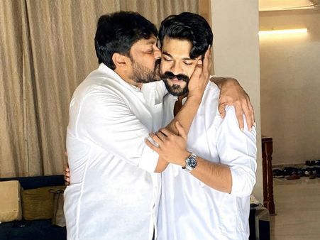 మెగాస్టార్ ఇంట అవధుల్లేని ఆనందం.. రామ్ చరణ్‌ని ముద్దాడిన చిరంజీవి.. మెగా ఫ్యాన్స్ సంబరాలు