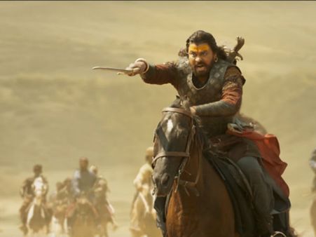 అప్పట్లో బళ్ళు కట్టుకొచ్చేవాళ్ళు .. ఇప్పుడు బస్సులేసుకొస్తున్నారు మెగాస్టార్ స్టామినా అంటే ఇదే