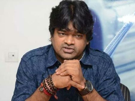 చరిత్ర మళ్లీ పుట్టింది.. చిరంజీవి అయ్యింది.. హాట్సాఫ్ రామ్ చరణ్: హరీష్ శంకర్