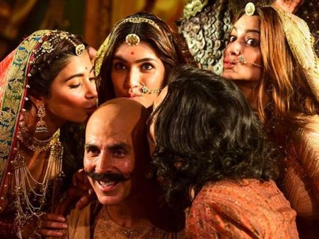 హౌస్‌ఫుల్ 4 కలెక్షన్ల సునామీ.. ఐదు రోజుల్లోనే అబ్బురపరిచే ఫీట్