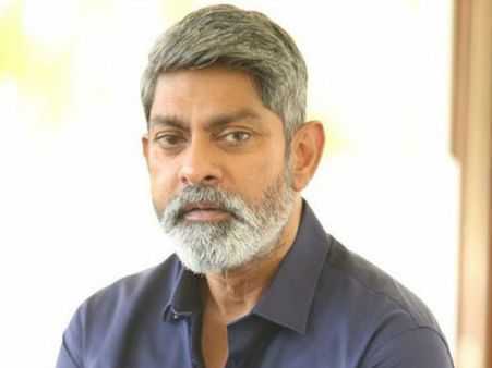 ప్రతీ ఒక్కరినీ ఎలా వాడుకోవాలో అలా వాడుకున్నారు.. సైరా డైరెక్టర్‌పై జగపతి బాబు కామెంట్స్