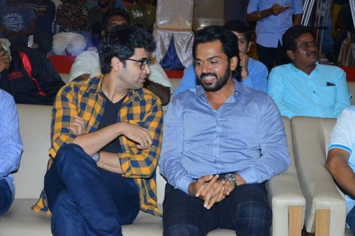 ఆ హీరో సినిమాను బ్లాక్‌ టికెట్ కొనుక్కొని చూశా.. అడివి శేషు