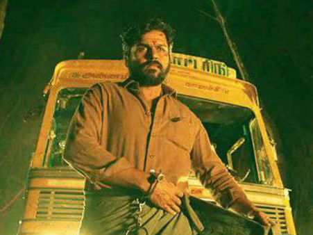 ఖైదీ ట్విట్టర్ రివ్యూ: కార్తి అలా ఫీల్ కావాల్సిందే..