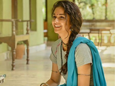 హైదరాబాదీ దర్శకుడి చేతిలో కీర్తి సురేష్.. మేకప్ లేకుండానే! వైరల్ లుక్