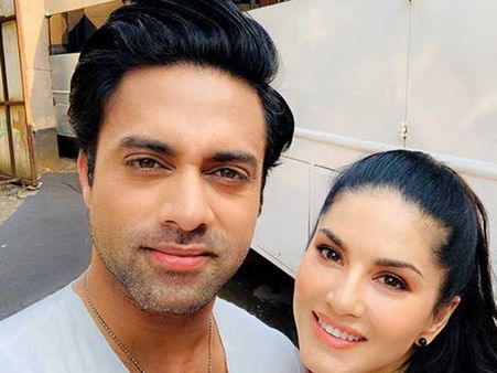 నవదీప్ తో చేయడం బాగుందన్న సన్నీలియోన్.. నాక్కూడా అన్న నవదీప్.. లక్కీ చాన్స్ అన్న నెటిజన్స్