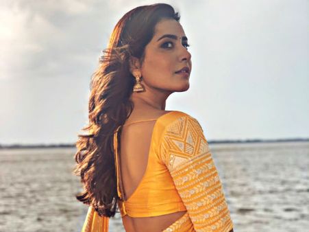 అదిరిపోయే కాన్సెప్ట్.. ఆ పాత్రలో రాశీ ఖన్నా అదిరిపోతుందట.. మారుతి ఐడియా హైలెట్