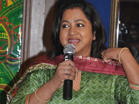 సైరాలో చిరు నటనపై రాధిక కామెంట్.. యూనిట్ పై ప్రశంసల వర్షం..