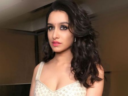 శ్రద్దాకపూర్ ధమాకా.. చిన్న సినిమానే.. కానీ కోట్లు కొల్లగొట్టేసింది..