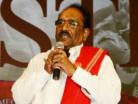 చిరంజీవికి మెసేజ్ పెడితే ఇలా రిప్లై ఇచ్చారు: పరుచూరి గోపాలకృష్ణ