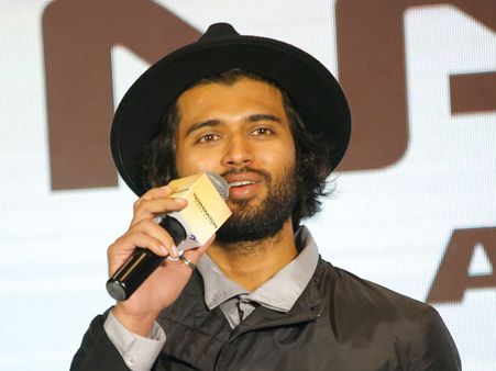 సావురా.. సావు.. వీడు ఎప్పుడు సస్తాడో.. విజయ్ దేవరకొండ ఫన్నీ స్పీచ్