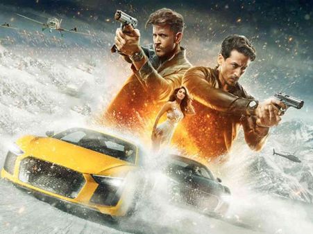 100 కోట్లకు చేరువలో వార్.. రెండో రోజు దారుణంగా హృతిక్ సినిమా కలెక్షన్లు