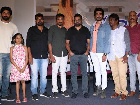 1 నేనొక్కడినే, 100% లవ్ చిత్రాలకు కథ అందించింది ఆయనే.. డైరెక్టర్ సుకుమార్