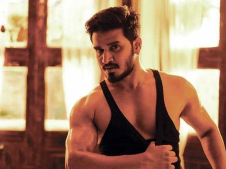 అర్జున్ సురవరం.. లేటైనా భారీగానే లూటీ.. ఫస్ట్ డే షాకింగ్ కలెక్షన్లు