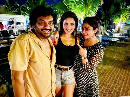 గోవాలో పూరి, ఛార్మిలతో నిధి సరదాలు.. దిమాక్ ఖరాబ్ చేస్తూ ఎంజాయ్