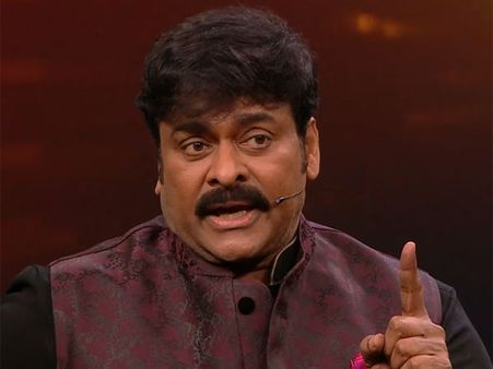 తమన్నాను అడ్డుపెట్టుకొని శ్రీ రెడ్డిపై సెటైర్స్.. చిరంజీవి మాటల వెనుక సీక్రెట్ ఇదేనా?