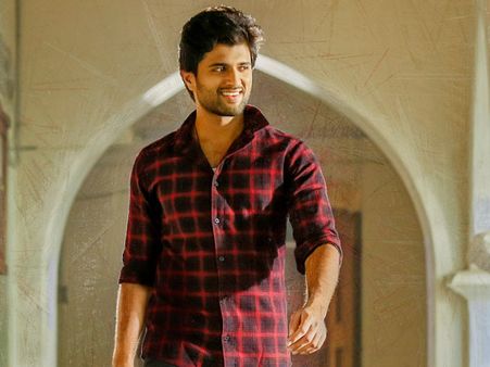 అక్కడ విజయ్ దేవరకొండ కుమ్మేశాడు.. కానీ ఇక్కడే ‘కామ్రేడ్’ తగ్గాడు..